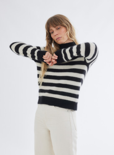 Raglan Sleeves Sweater V-neck in Raccoon wool / Polyamide