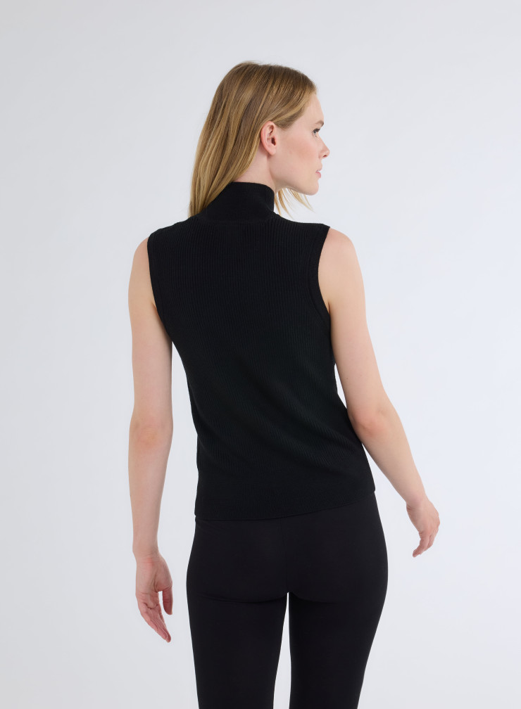 Sleeveless Sweater High-neck in Merino Wool