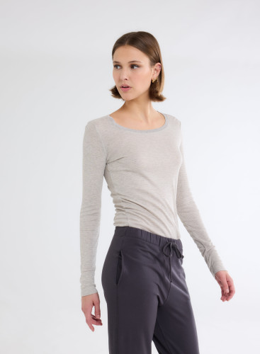 Long Sleeves U-neck T-shirt in Viscose