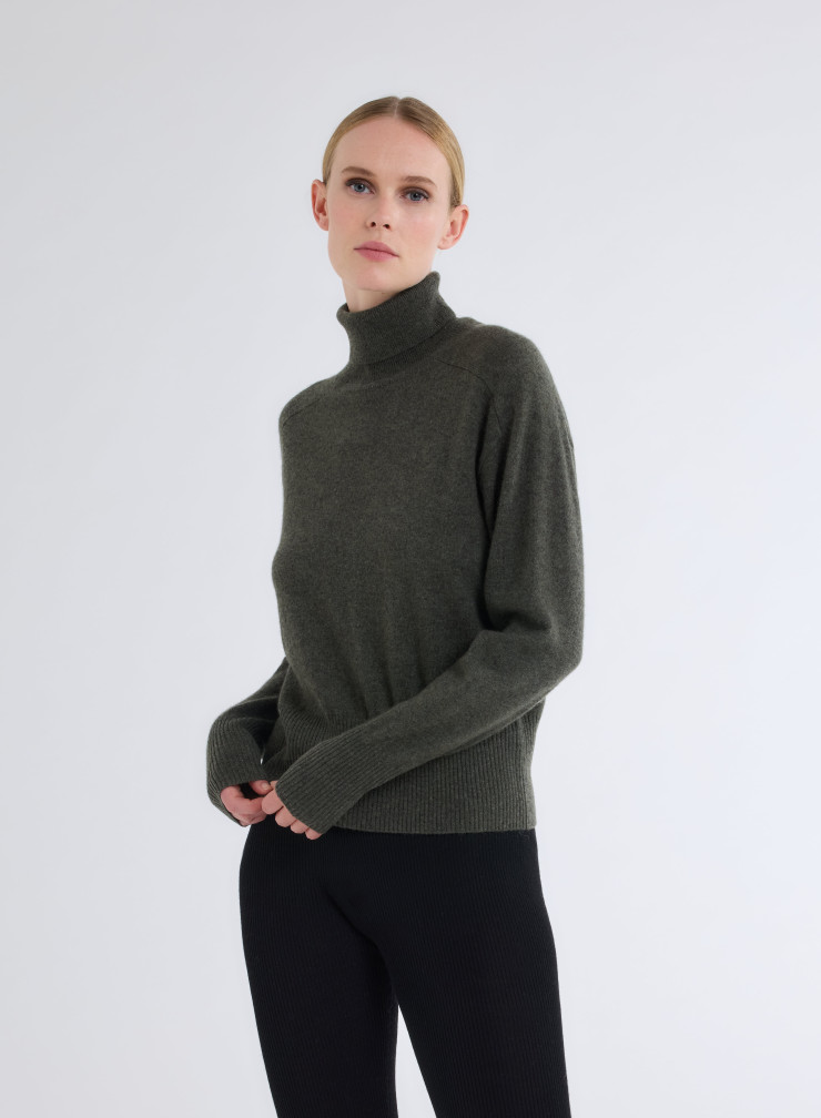 Long sleeves Round neck sweater in Cashmere