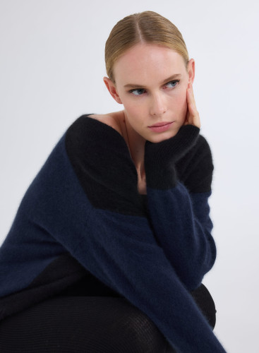 Long Sleeves Sweater V-neck in Raccoon wool / Polyamide