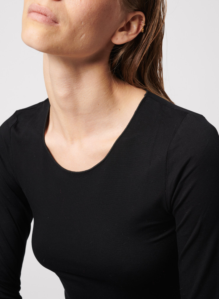 Long sleeve round neck T-shirt